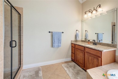 This breathtaking and spacious residence is ideally located on 4 - photo 19