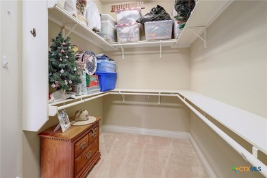This breathtaking and spacious residence is ideally located on 4 - photo 20