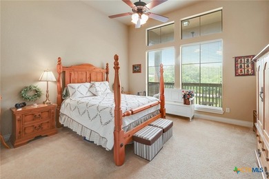 This breathtaking and spacious residence is ideally located on 4 - photo 21