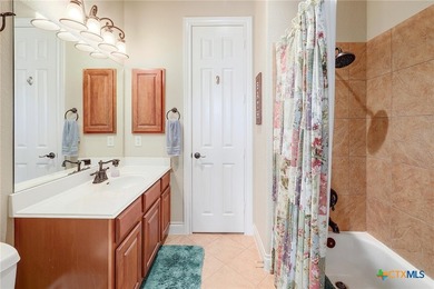 This breathtaking and spacious residence is ideally located on 4 - photo 22