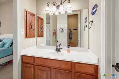 This breathtaking and spacious residence is ideally located on 4 - photo 26