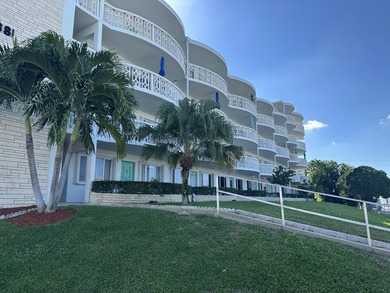 Lake Osborne Condo For Sale in Lake Worth Florida