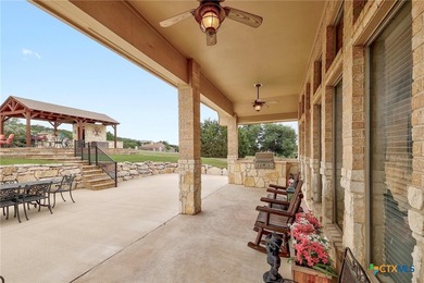 This breathtaking and spacious residence is ideally located on 4 - photo 31