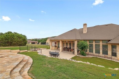 This breathtaking and spacious residence is ideally located on 4 - photo 32