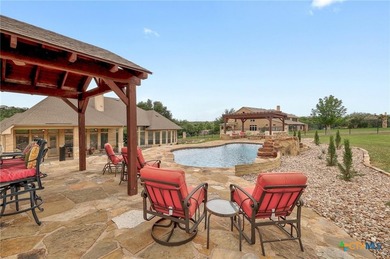 This breathtaking and spacious residence is ideally located on 4 - photo 33