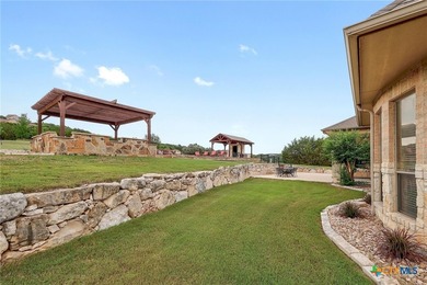 This breathtaking and spacious residence is ideally located on 4 - photo 34