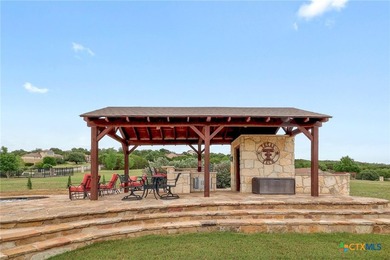 This breathtaking and spacious residence is ideally located on 4 - photo 35