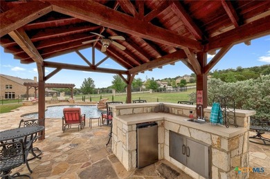 This breathtaking and spacious residence is ideally located on 4 - photo 36