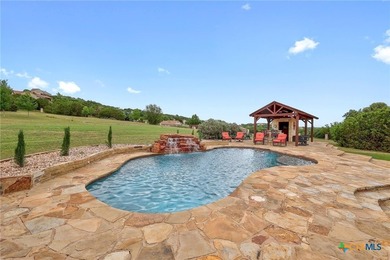 This breathtaking and spacious residence is ideally located on 4 - photo 39