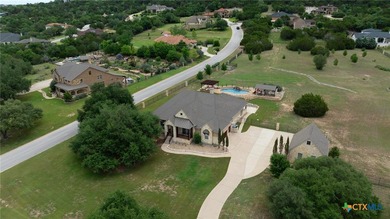 This breathtaking and spacious residence is ideally located on 4 - photo 44
