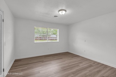 Welcome home to this beautifully updated 3-bedroom, 2-bath - photo 9
