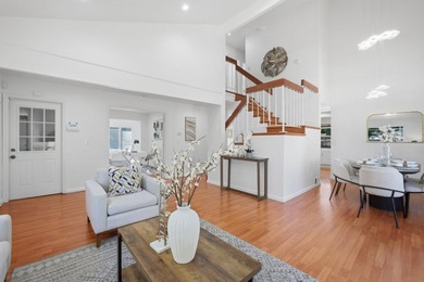 Beautifully maintained and freshly painted, this spacious - photo 5