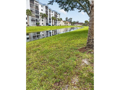 EXCITING opportunity in Lucerne Lakes! This 4th-floor Lake Worth - photo 2