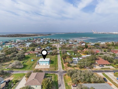 Island -Style Coastal Living just blocks from the bay!