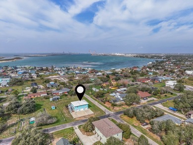 Island -Style Coastal Living just blocks from the bay!