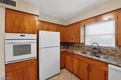 Welcome to this spacious and versatile Sarasota home offering - photo 15