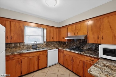 Welcome to this spacious and versatile Sarasota home offering - photo 17