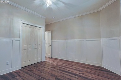 Thoughtfully designed with spacious rooms and an open, vaulted - photo 23