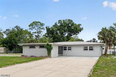 Welcome to this spacious and versatile Sarasota home offering - photo 44