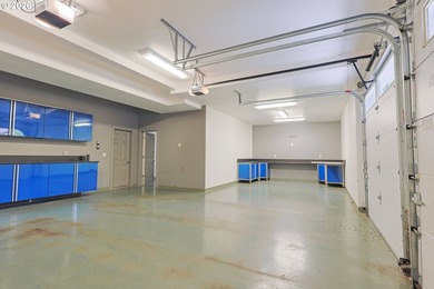 Thoughtfully designed with spacious rooms and an open, vaulted - photo 46