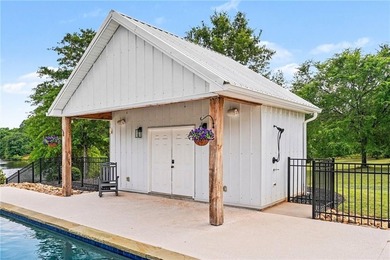 A total of 3 MOVE-IN READY HOMES available on a PRIVATE 85-ACRE - photo 47