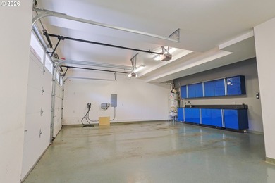Thoughtfully designed with spacious rooms and an open, vaulted - photo 47