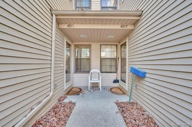 Eagle Lake - Oakland County Condo For Sale in Waterford Michigan