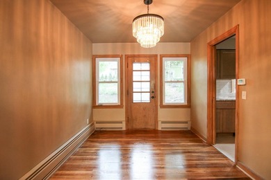 Welcome to this completely renovated stunner! Exquisite exterior - photo 15