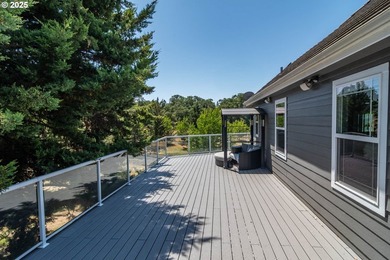 Beautiful 5-bed, 4-bath custom home on nearly one acre in a - photo 16