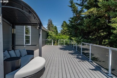 Beautiful 5-bed, 4-bath custom home on nearly one acre in a - photo 17
