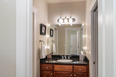 Beautiful 5-bed, 4-bath custom home on nearly one acre in a - photo 19