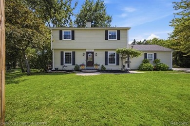 Charming Colonial nestled on a beautifully tree lot, plus an - photo 1