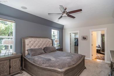 Beautiful 5-bed, 4-bath custom home on nearly one acre in a - photo 21