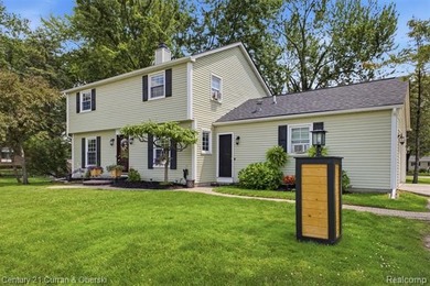 Charming Colonial nestled on a beautifully tree lot, plus an - photo 2