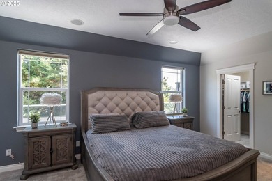 Beautiful 5-bed, 4-bath custom home on nearly one acre in a - photo 22