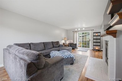 Charming Colonial nestled on a beautifully tree lot, plus an - photo 8