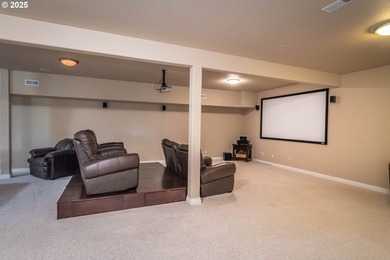 Beautiful 5-bed, 4-bath custom home on nearly one acre in a - photo 31