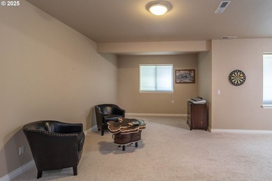 Beautiful 5-bed, 4-bath custom home on nearly one acre in a - photo 32