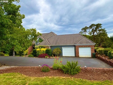 Beautiful 5-bed, 4-bath custom home on nearly one acre in a - photo 37