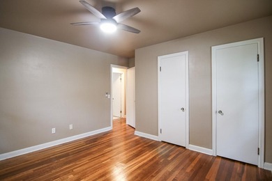 Welcome to this completely renovated stunner! Exquisite exterior - photo 38