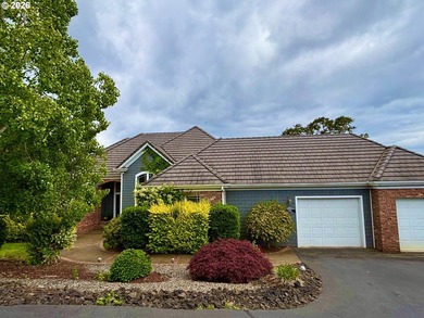Beautiful 5-bed, 4-bath custom home on nearly one acre in a - photo 41