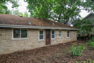 Welcome to this completely renovated stunner! Exquisite exterior - photo 47