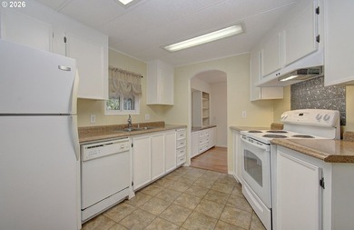 PRICE REDUCED Cute & Cute! Located in the highly sought after - photo 3