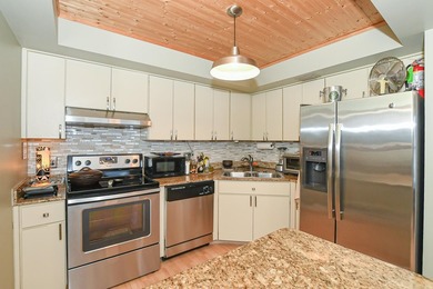 : ALL AGES WELCOME! Tastefully updated 2BR/2BA condo in the - photo 8