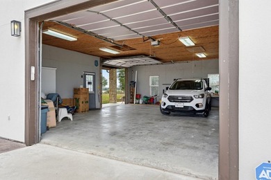 Welcome to this exceptional retreat where luxury, privacy, & - photo 26