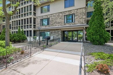 Move right into this beautifully updated condo featuring a - photo 30