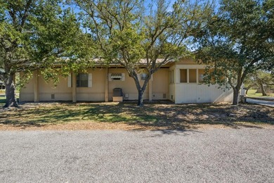 Cute mobile home with a new engineered roof placed over home - photo 1