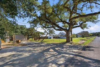 Cute mobile home with a new engineered roof placed over home - photo 4