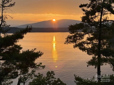 Discover a world where the majestic Blue Ridge Mountains and the - photo 47