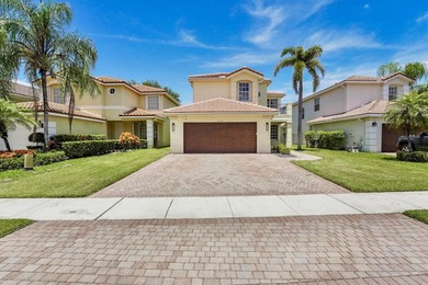 This beautifully maintained 4-bedroom, 2.5-bathroom home - photo 1